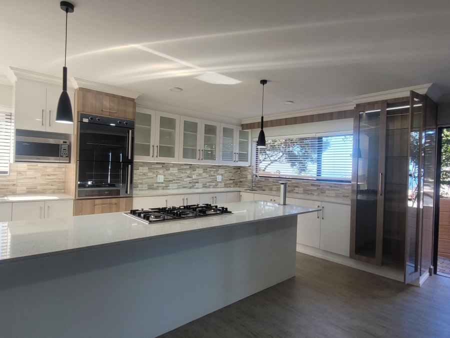 4 Bedroom Property for Sale in Wavecrest Eastern Cape